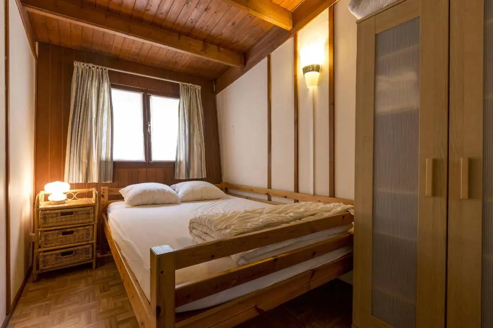 Gezellige master bedroom in chalet Da Vinci
